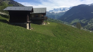 A chalet with a balcony overlooking a valley and mountains. - CHALET LA RUIDE - HAUTELUCE LES SAISIES (HAUTELUCE LES SAISIES)