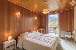 2 slaapkamers, een strijkplank/strijkijzer, reisbedje, gratis wifi