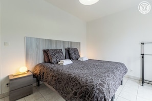 1 chambre, fer et planche à repasser, lit parapluie, Wi-Fi gratuit