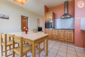 Dining - Gîte - THOIRY - Gîte (THOIRY)