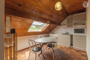 Dining - PRE CHARVILLE - LE REVARD (TREVIGNIN)