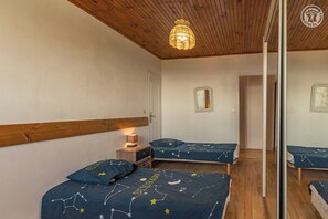 1 bedroom, iron/ironing board, travel crib, free WiFi - PRE CHARVILLE - LE REVARD (TREVIGNIN)