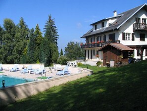 A heated pool - PRE CHARVILLE - LE REVARD (TREVIGNIN)
