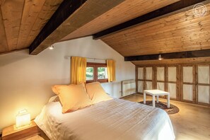 1 bedroom, iron/ironing board, travel cot, free WiFi - LE GRAND CHENE - NOTRE DAME DES MILLIERES (NOTRE-DAME-DES-MILLIERES)