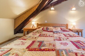 2 bedrooms, iron/ironing board