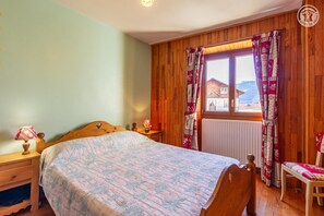 3 habitaciones y tabla de planchar con plancha 