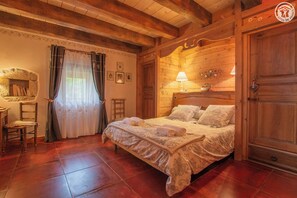 1 bedroom, iron/ironing board, travel cot, free WiFi