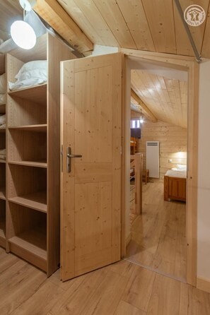 3 soverom, strykejern/-brett og reiseseng for barn