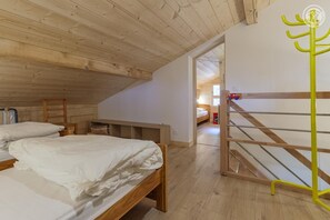 3 bedrooms, iron/ironing board, travel crib