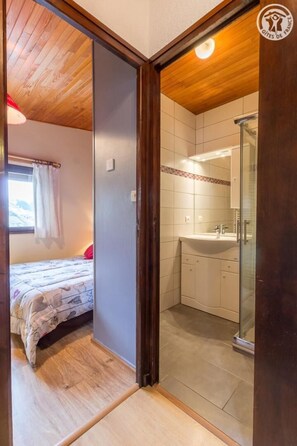 Bathtub, hair dryer