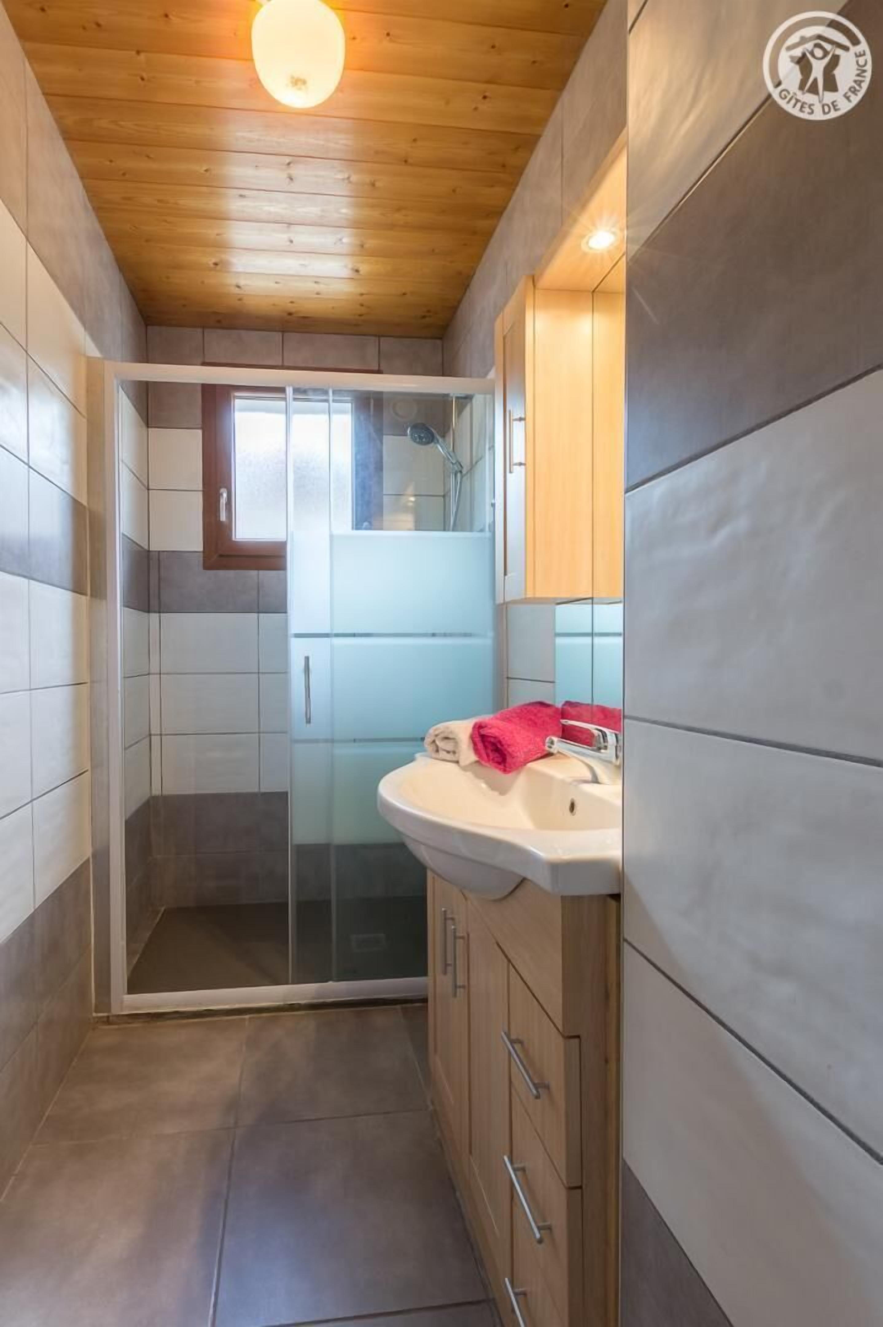 Baignoire, sèche-cheveux