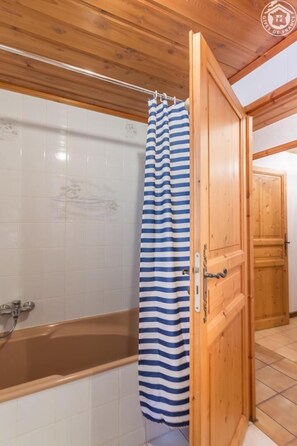 Bathtub, hair dryer, towels - FLORINEIGE - COURCHEVEL (COURCHEVEL)