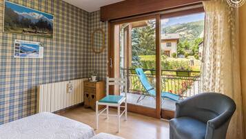 1 slaapkamer, een strijkplank/strijkijzer, gratis wifi, beddengoed