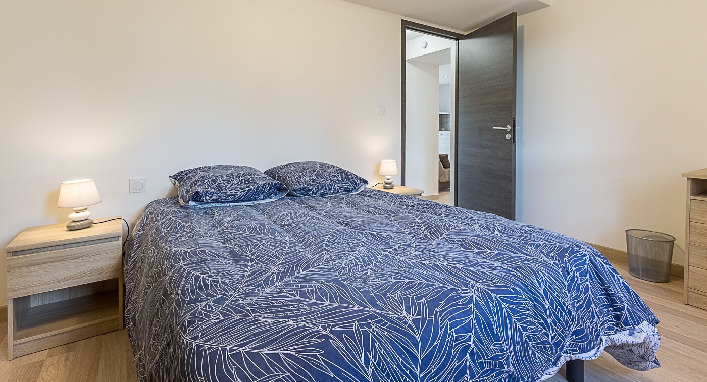 2 slaapkamers, een strijkplank/strijkijzer, reisbedje, gratis wifi