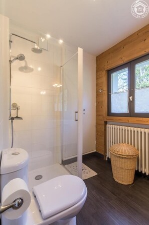 Bathtub, hair dryer