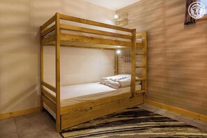 2 Schlafzimmer, BĂŒgeleisen/BĂŒgelbrett, Reisekinderbett, kostenloses WLAN