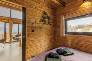 2 bedrooms, iron/ironing board, travel cot, free WiFi