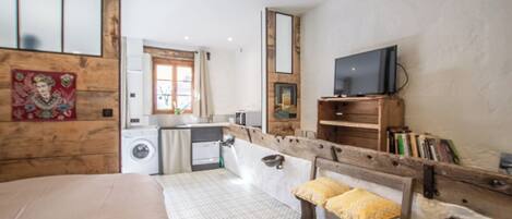 Bügeleisen/Bügelbrett, kostenloses WLAN, Bettwäsche