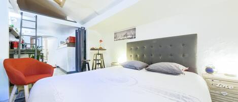 Iron/ironing board, travel crib, free WiFi, bed sheets