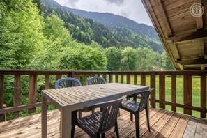 Outdoor dining - Apartment Les Vernets (VILLARD SUR DORON LES SAISIES)