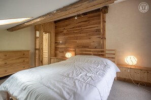 3 bedrooms, iron/ironing board, travel crib, free WiFi