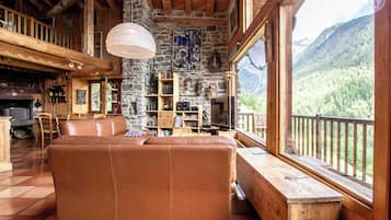 Televisie en een open haard