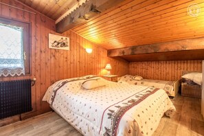 2 slaapkamers, een strijkplank/strijkijzer, reisbedje, gratis wifi