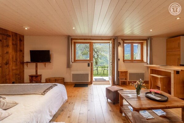 Ferros/tábuas de passar roupa, berço de viagem, Wi-Fi de cortesia