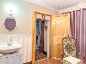 Bathtub, hair dryer