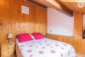 3 Schlafzimmer, Bügeleisen/Bügelbrett, Reisekinderbett, kostenloses WLAN