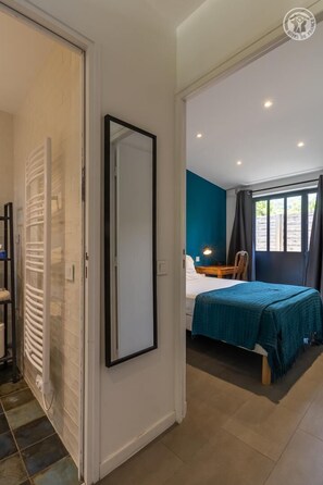 2 bedrooms, iron/ironing board, travel cot, free WiFi