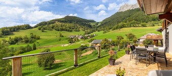 THE FLAT BENCH HOUSE