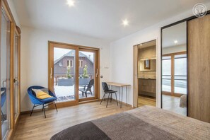 5 bedrooms, iron/ironing board, travel crib, free WiFi
