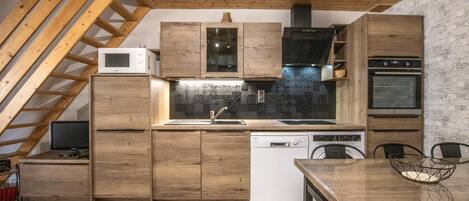 Geladeira, micro-ondas, fogão, cooktop