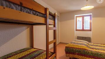 1 chambre, fer et planche Ă repasser