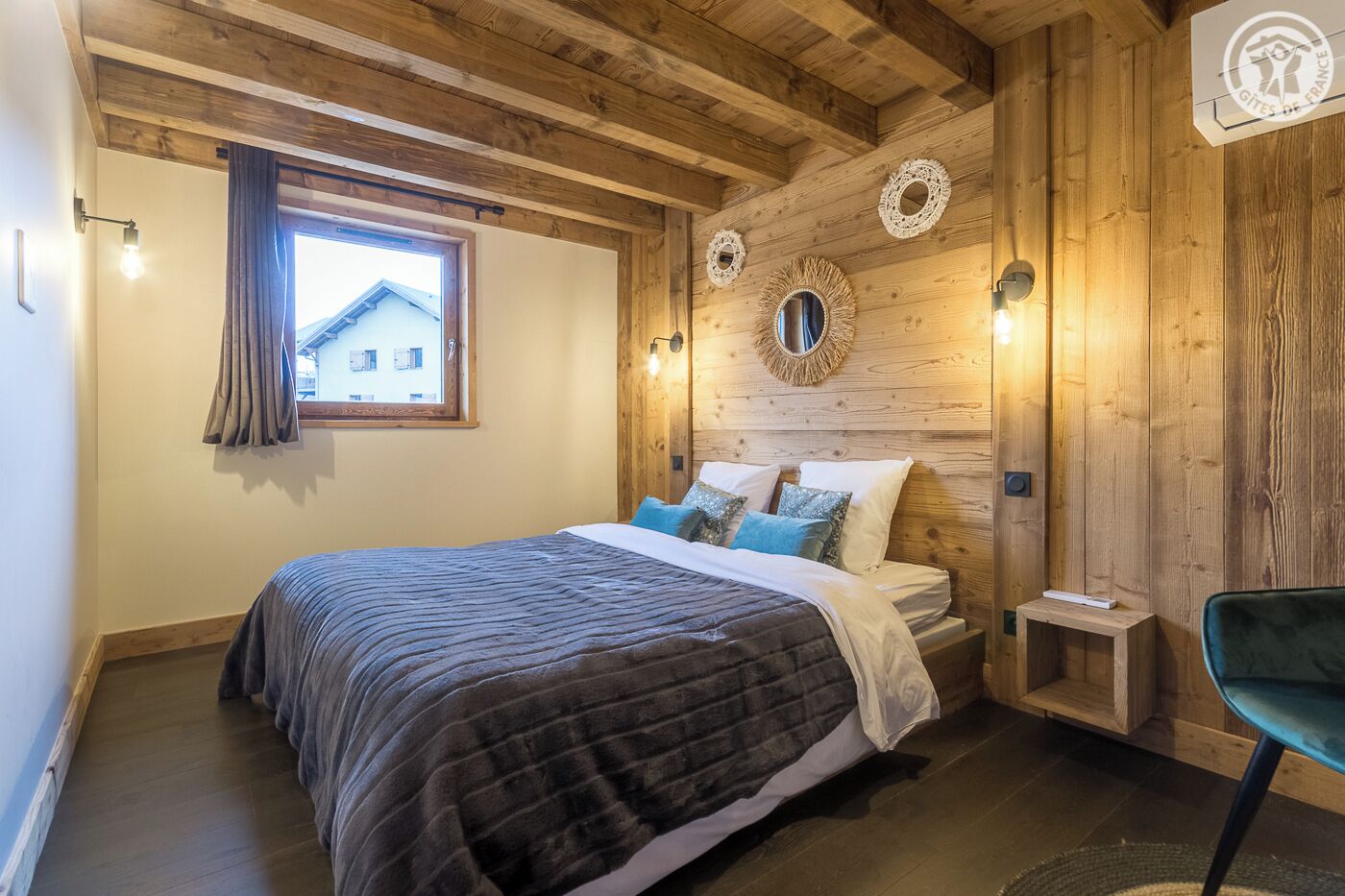 4 bedrooms, iron/ironing board, travel crib, free WiFi