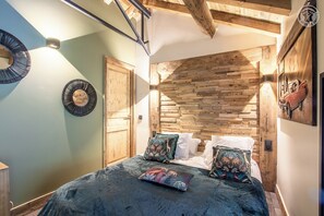 6 bedrooms, iron/ironing board, travel crib, free WiFi