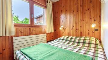 1 chambre, fer et planche Ă repasser, lit parapluie, draps fournis