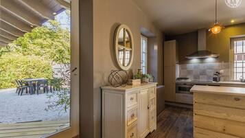 Frigorifero, microonde, forno, piano cottura