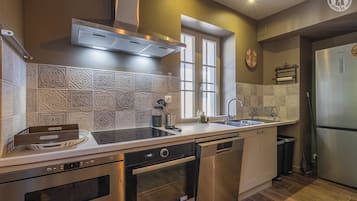 Frigorífic, microones, forn i placa de cuina