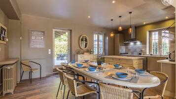 Frigorífic, microones, forn i placa de cuina