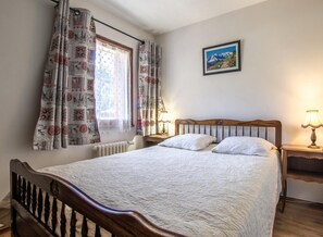 3 bedrooms, iron/ironing board