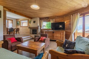 Téléviseur connecté, foyer, lecteur de DVD