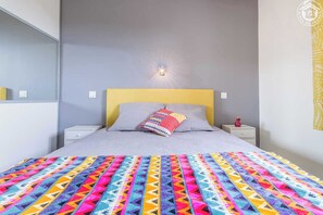 2 habitaciones, tabla de planchar con plancha y cuna de viaje 