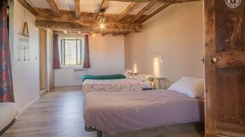 3 bedrooms, iron/ironing board, travel crib, free WiFi