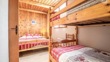 3 chambres, fer et planche à repasser, lit parapluie, Wi-Fi gratuit