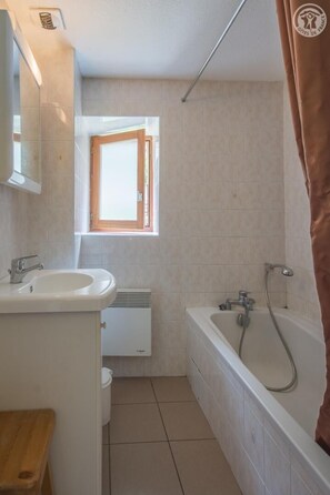 Baignoire, sĂšche-cheveux