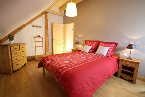 2 bedrooms, iron/ironing board, free WiFi