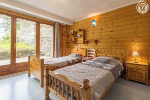 6 Schlafzimmer, Bügeleisen/Bügelbrett, Reisekinderbett, kostenloses WLAN