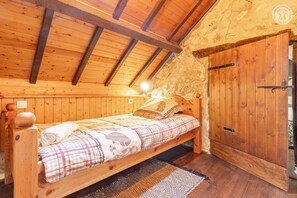 3 chambres, fer et planche à repasser, lit de bébé portatif
